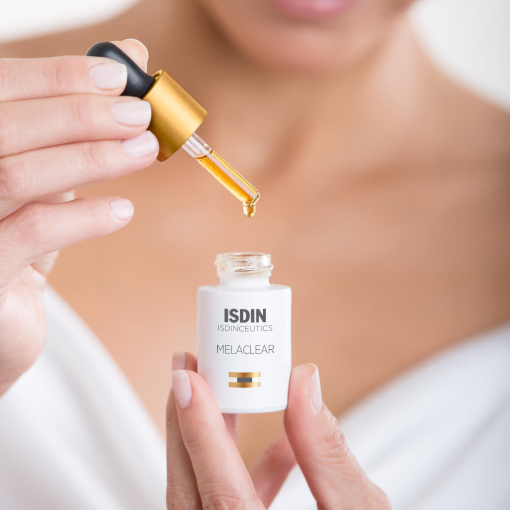 Load image into Gallery viewer, Isdinceutics Melaclear Dark Spot Correcting Serum 15ml
