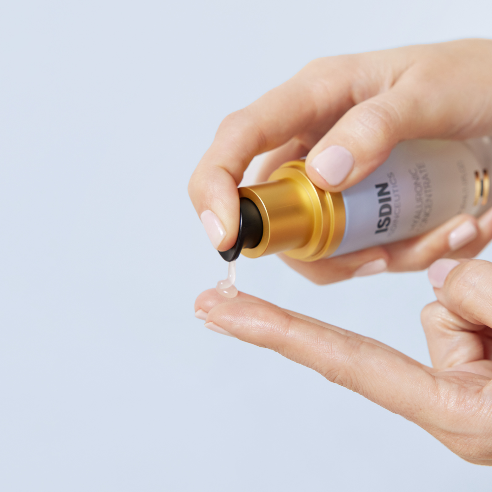 Load image into Gallery viewer, Isdinceutics Hyaluronic Concentrate Serum 30ml
