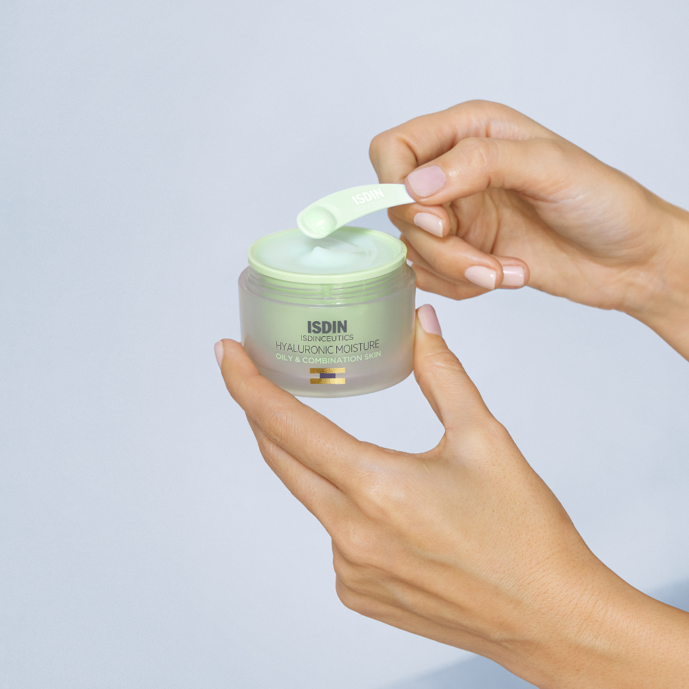 Load image into Gallery viewer, Isdinceutics Hyaluronic Moisture Oily &amp; Combination Skin 50 g
