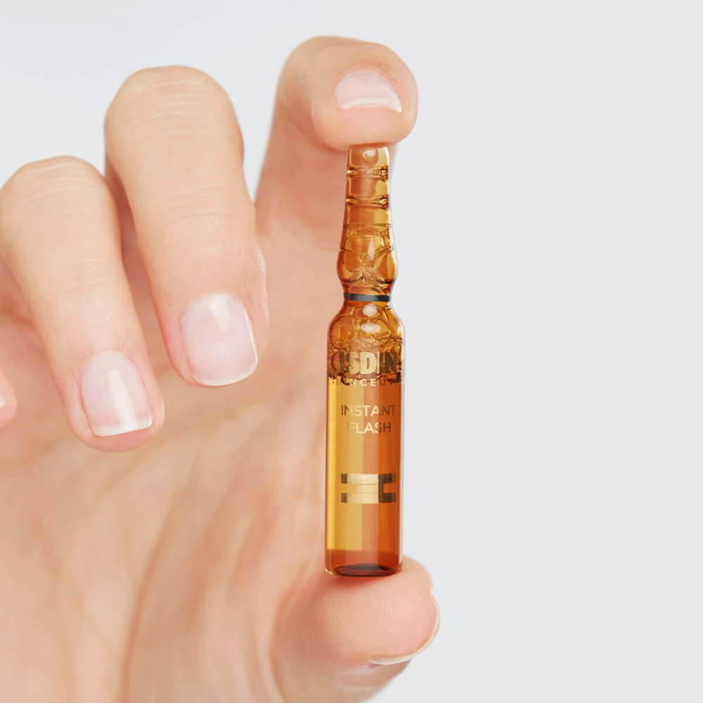 Load image into Gallery viewer, Isdinceutics Instant Flash Ampoules 5amp x 2ml (10ml)
