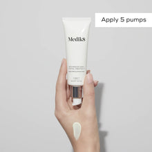 Load image into Gallery viewer, Medik8 Advanced Day Total Protect™ Moisturiser Sunscreen 50ml
